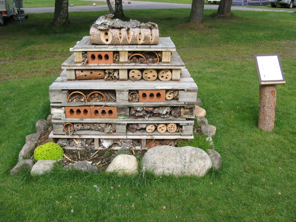 A medium-sized insect hotel