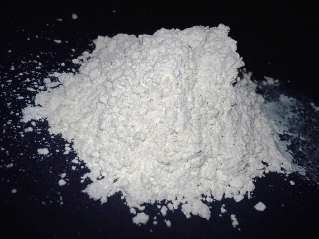 diatomaceous earth used in controlling ants