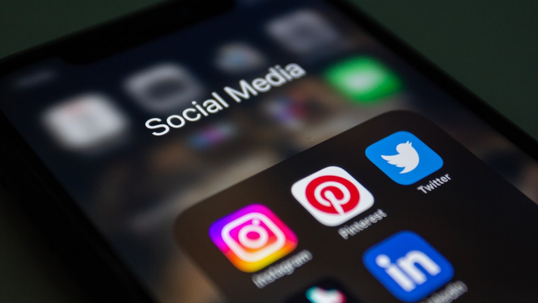 The Role of Social Media in Amplifying Fear (image credits: unsplash)