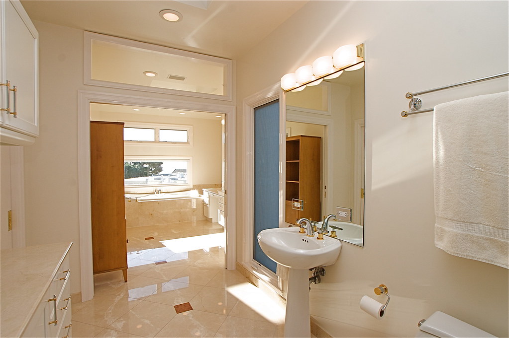 Temperature Control: Your Bathroom's Thermal Appeal (image credits: flickr)